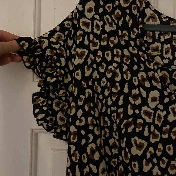 Ruffle cheetah romper - Picture 4 of 5